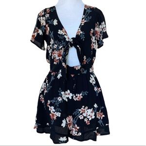 American Eagle Tie Front Floral Print Romper / Size Medium